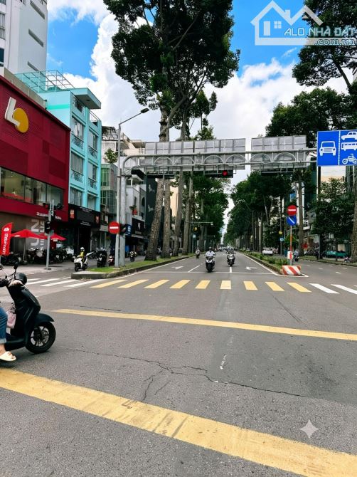 Cho thuê nhà mặt tiền 5 tầng Trần Hưng Đạo, Quận 1